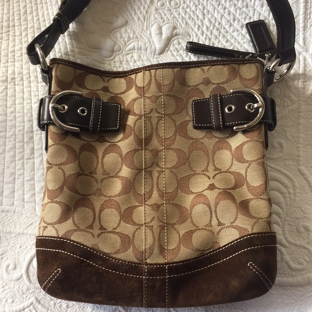 Signature Coach Jaquard shoulder bag.